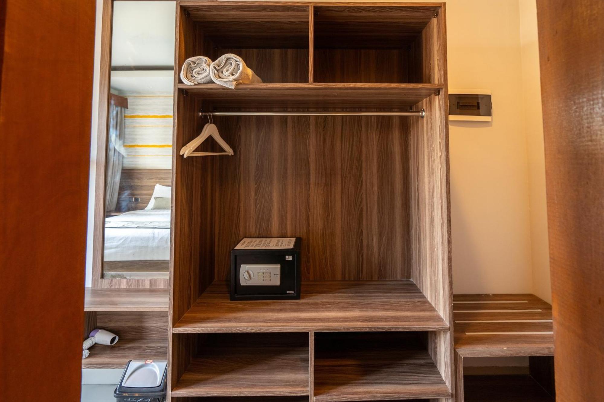 Mahesa Suites Seminyak Luaran gambar