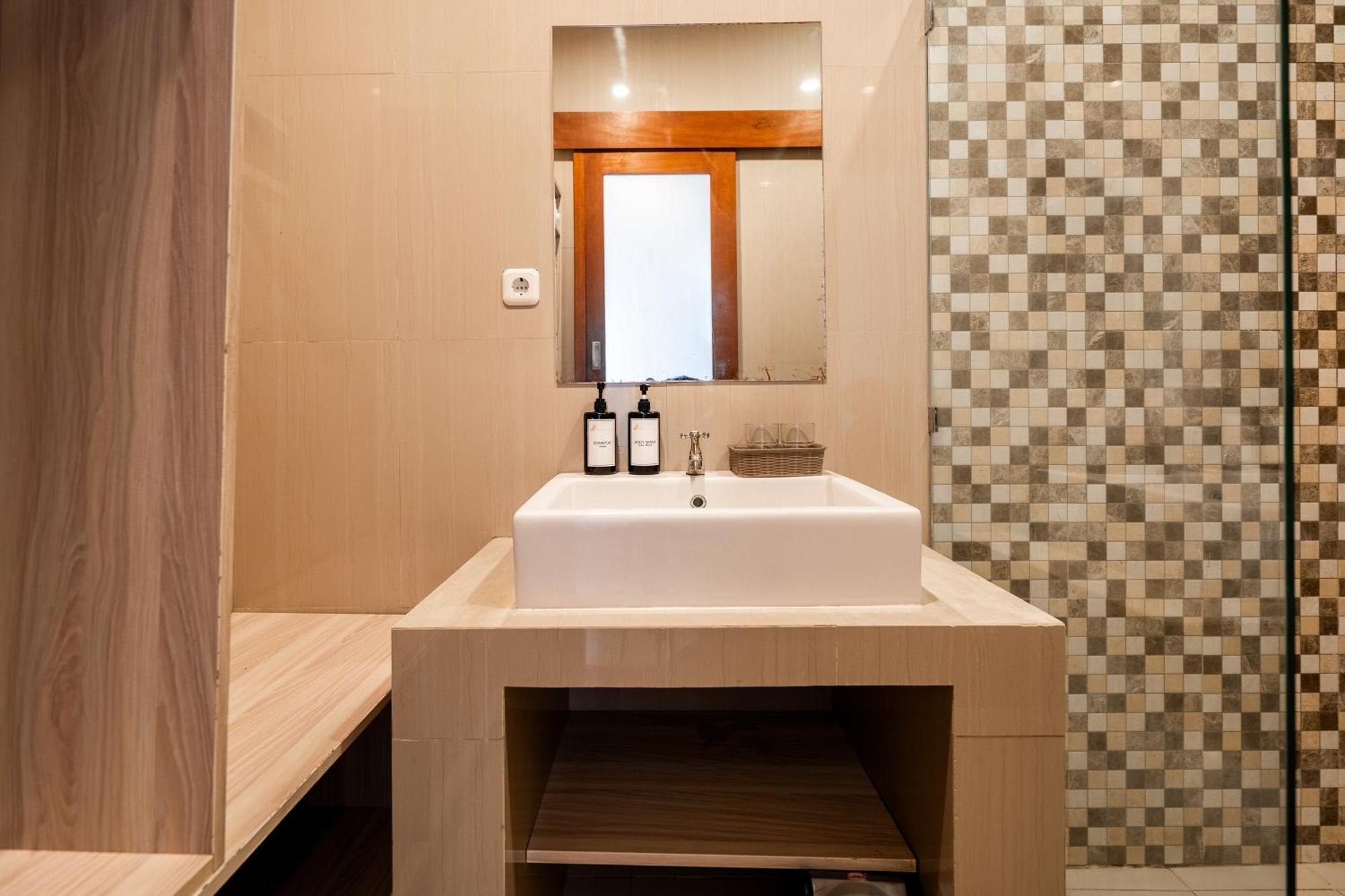 Mahesa Suites Seminyak Luaran gambar